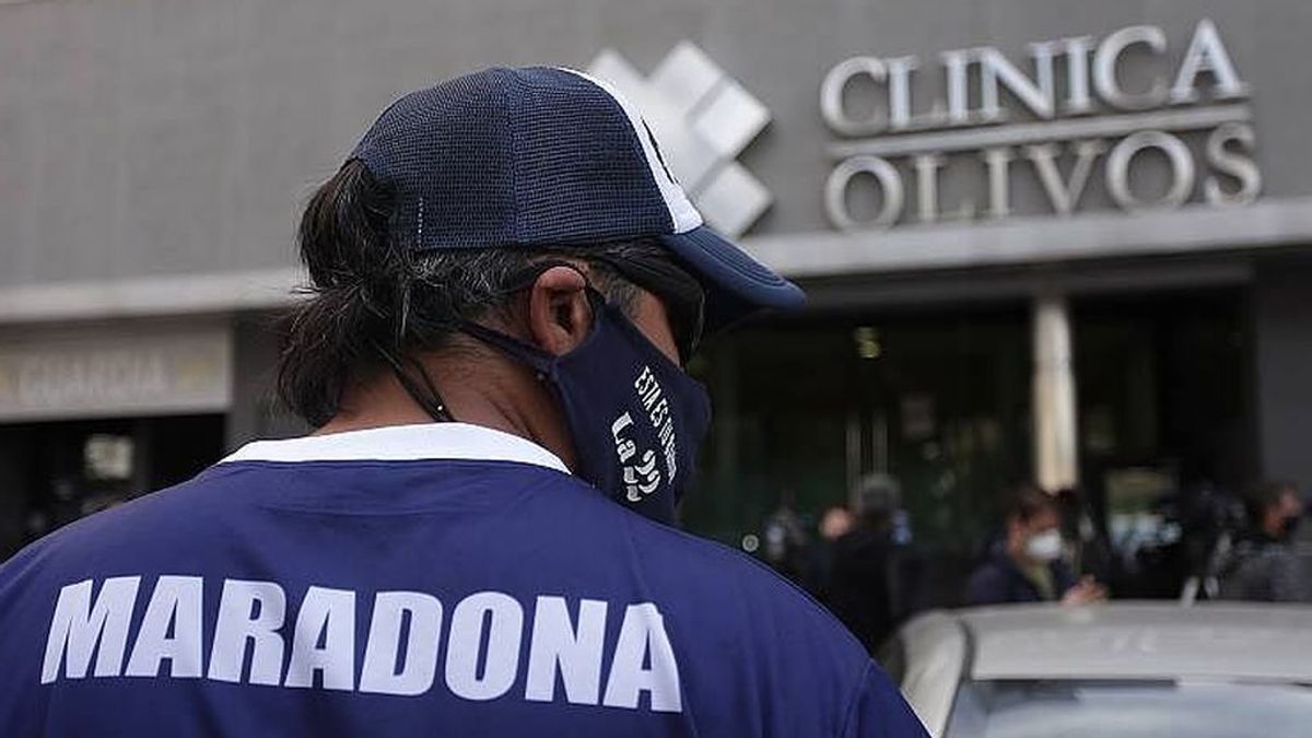 El médico de Maradona: "Su cuadro de abstinencia se debe a los consumos que tuvo durante toda su vida" El médico de Maradona: "Su cuadro de abstinencia se debe a los consumos que tuvo durante toda su vida"