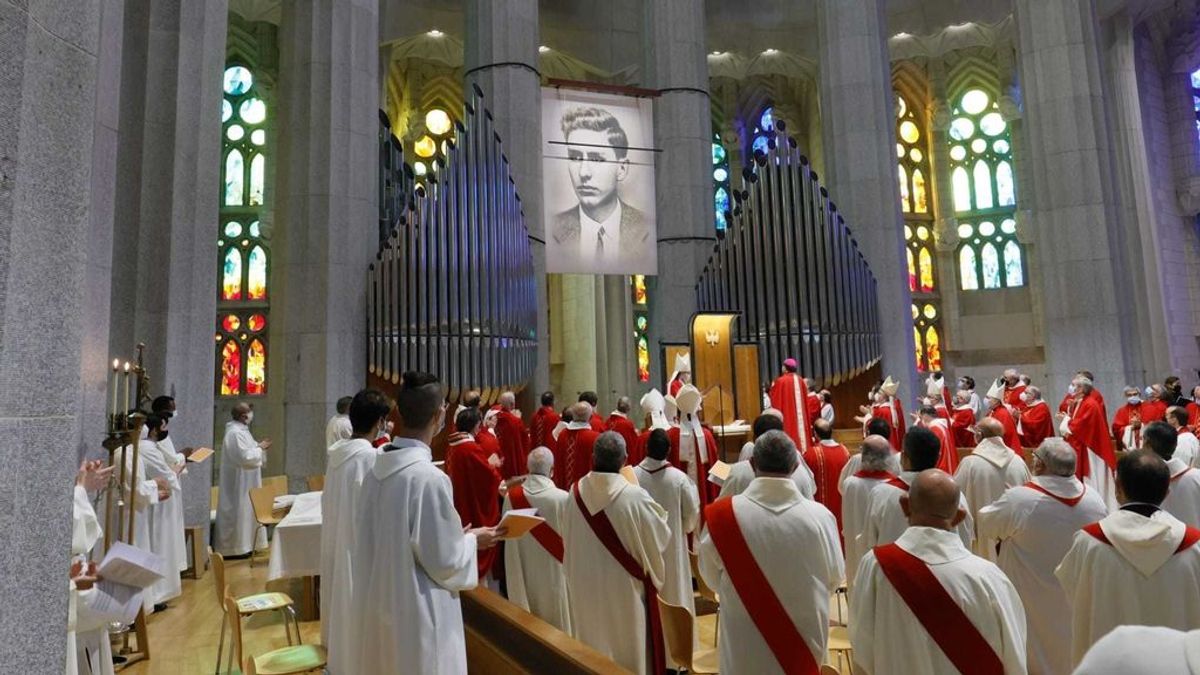 La Generalitat de Cataluña abrirá un expediente por el acto con casi 600 personas celebrado en la Sagrada Familia La Generalitat de Cataluña abrirá un expediente por el acto con casi 600 personas celebrado en la Sagrada Familia