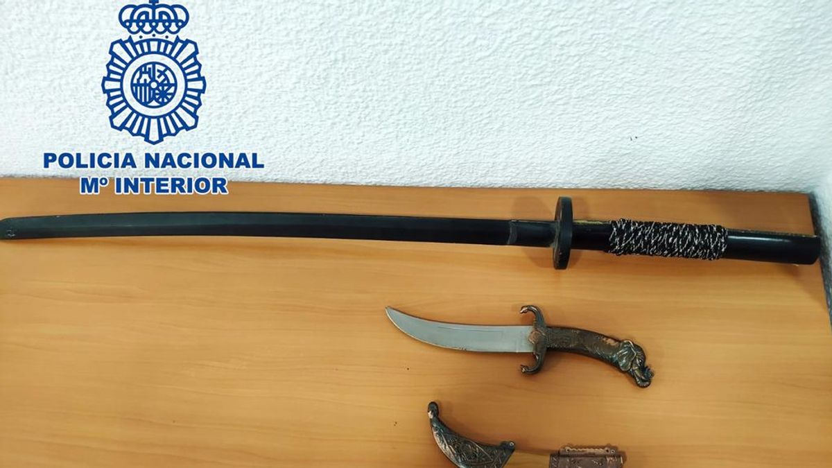 Detienen a un joven que presuntamente amenazó a tres personas con una catana Detienen a un joven que presuntamente amenazó a tres personas con una catana