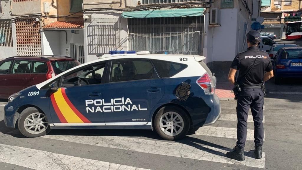 Detenidos una joven y su novio por encerrar a su abuela de 72 años en una habitación durante dos años en Valencia Detenidos una joven y su novio por encerrar a su abuela de 72 años en una habitación durante dos años en Valencia