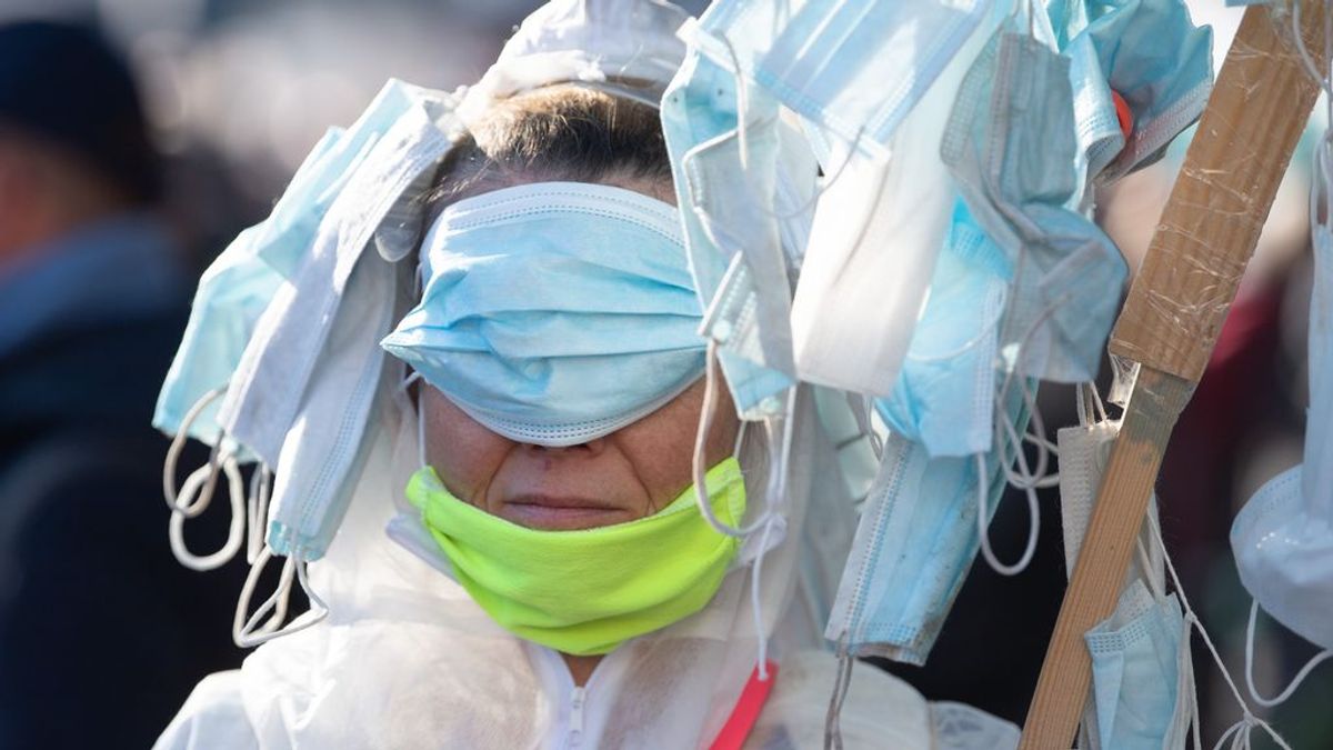 Unas 20.000 personas secundan la protesta contra las restricciones por el coronavirus en Leipzig Unas 20.000 personas secundan la protesta contra las restricciones por el coronavirus en Leipzig