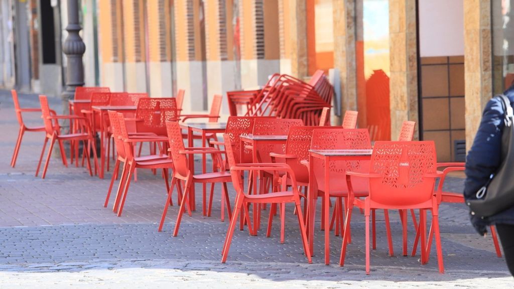 Melilla vuelve a cerrar su hostelería mientras los contagios no dejan de crecer Melilla vuelve a cerrar su hostelería mientras los contagios no dejan de crecer