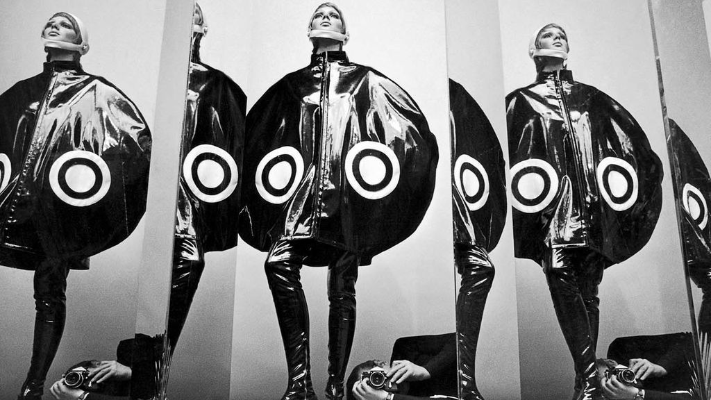 Helmut Newton trabajando para Elle en 1969.