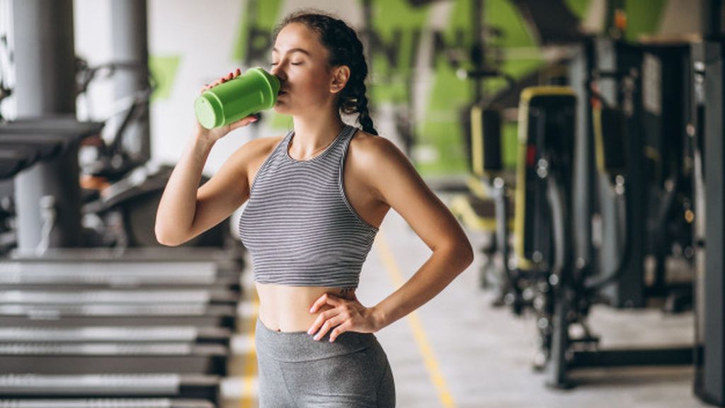 Una de las zonas que más se verán tonificadas con la bicicleta estática son las piernas y el abdomen.