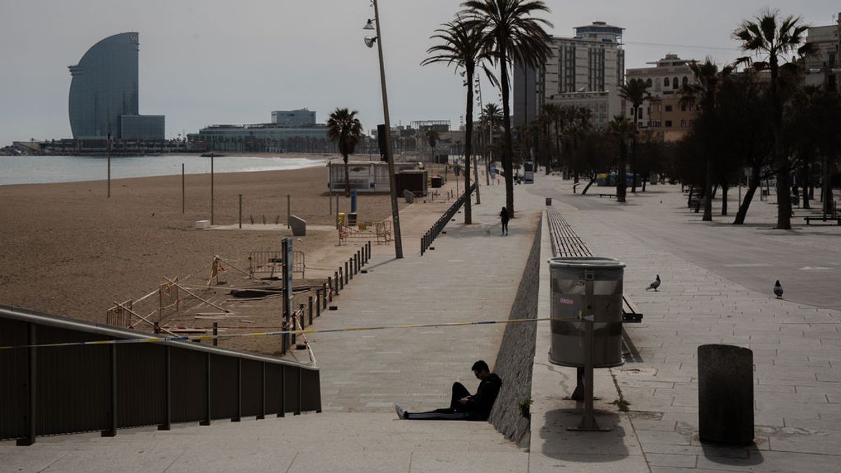 EuropaPress_2724935_playa_barceloneta_vacia_tercer_dia_laborable_estado_alarma_coronavirus EuropaPress_2724935_playa_barceloneta_vacia_tercer_dia_laborable_estado_alarma_coronavirus