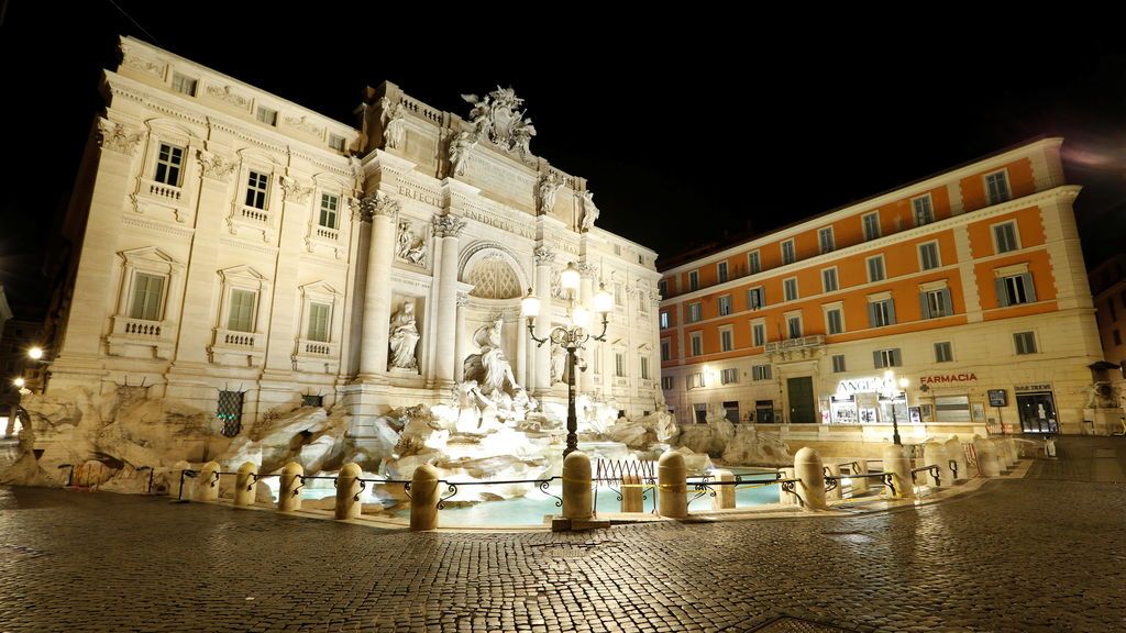 La Fontana di Trevi completamente vacía