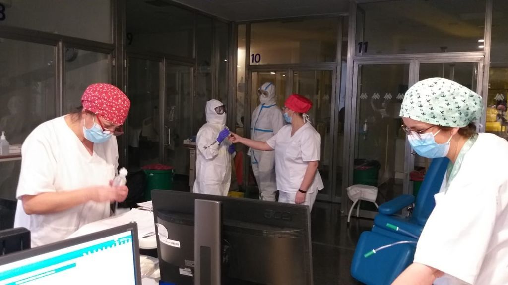 Cerrada un planta del Hospital Virgen de las Nieves de Granada por 34 positivos Cerrada un planta del Hospital Virgen de las Nieves de Granada por 34 positivos