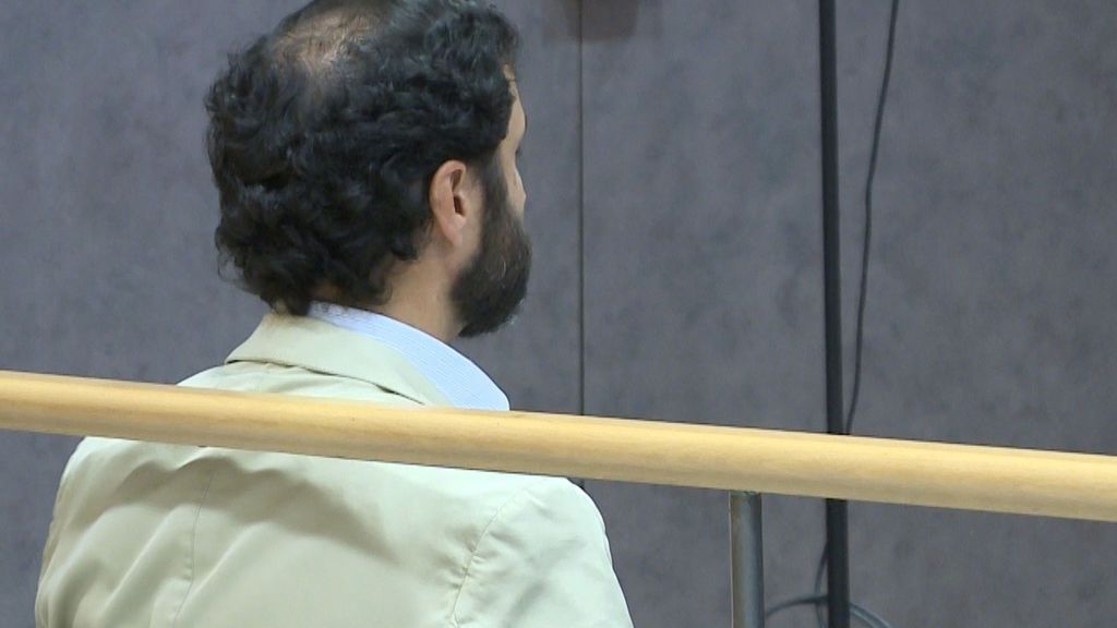 Un profesor condenado a dos años por abusos sexuales a un alumno se libra de la cárcel Un profesor condenado a dos años por abusos sexuales a un alumno se libra de la cárcel