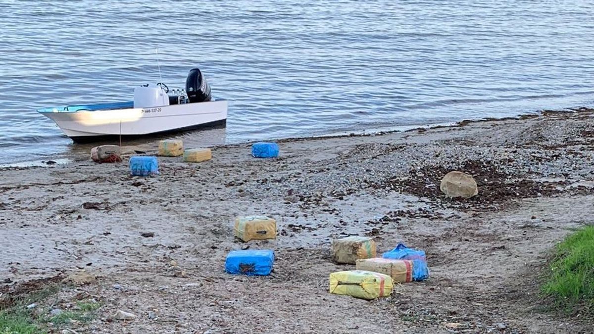 Tiros al aire en Algeciras: la Guardia Civil detiene a once narcotraficantes tras un alijo en una playa del centro de la ciudad