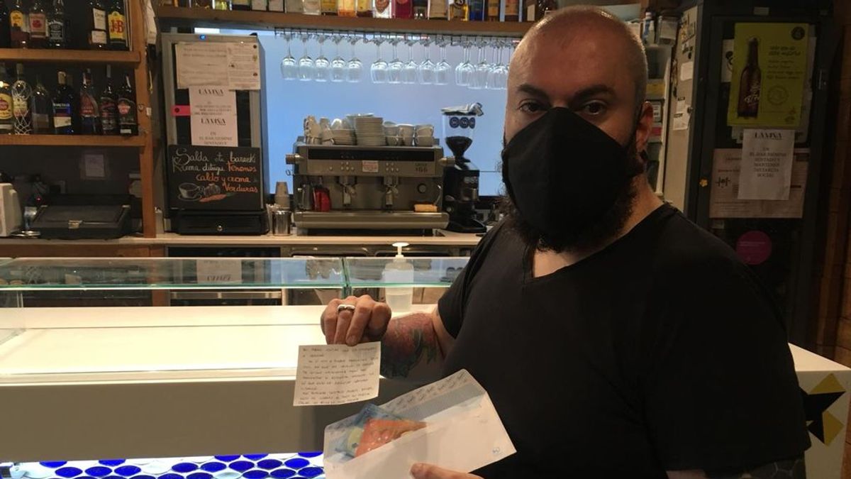 Un cliente anónimo deja pagado su café diario en un bar bilbaíno cerrado por la clausura del sector en Euskadi Un cliente anónimo deja pagado su café diario en un bar bilbaíno cerrado por la clausura del sector en Euskadi