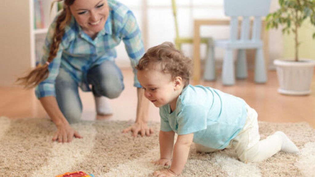 Será muy importante no presionar a nuestro bebé para que gatee, ya que cada niño se desarrolla en distintos momentos.