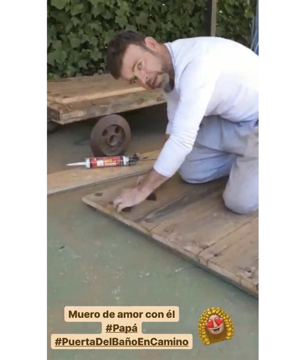 El padre de Sheila Casas, al mando de la obra de la casa de su hija
