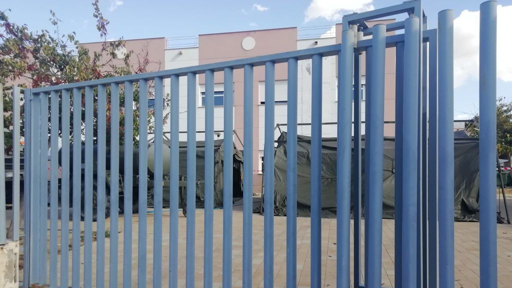 El Regimiento de Defensa NBQ ha desplegado unas carpas en la residencia.