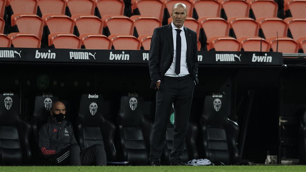 Pese a sacar la cara en público por sus jugadores, Zidane tiene decidido tomar decisiones importantes tras el desastre en Valencia