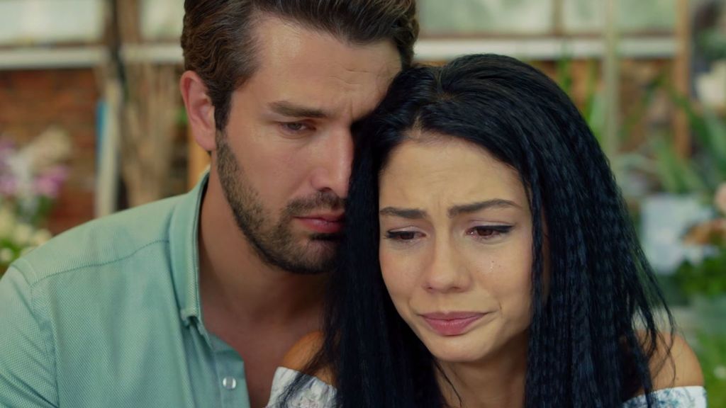Emir y Gülsah aparecen
