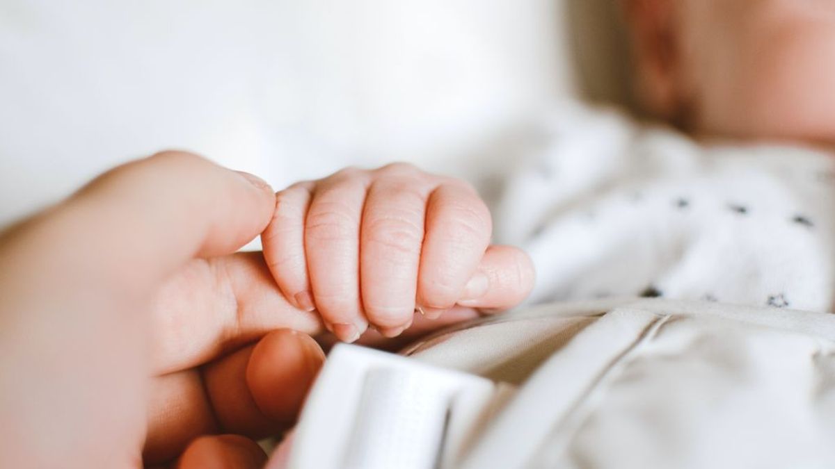 Un bebé de un mes, ingresado grave con fuertes contusiones en un hospital de Barcelona Un bebé de un mes, ingresado grave con fuertes contusiones en un hospital de Barcelona