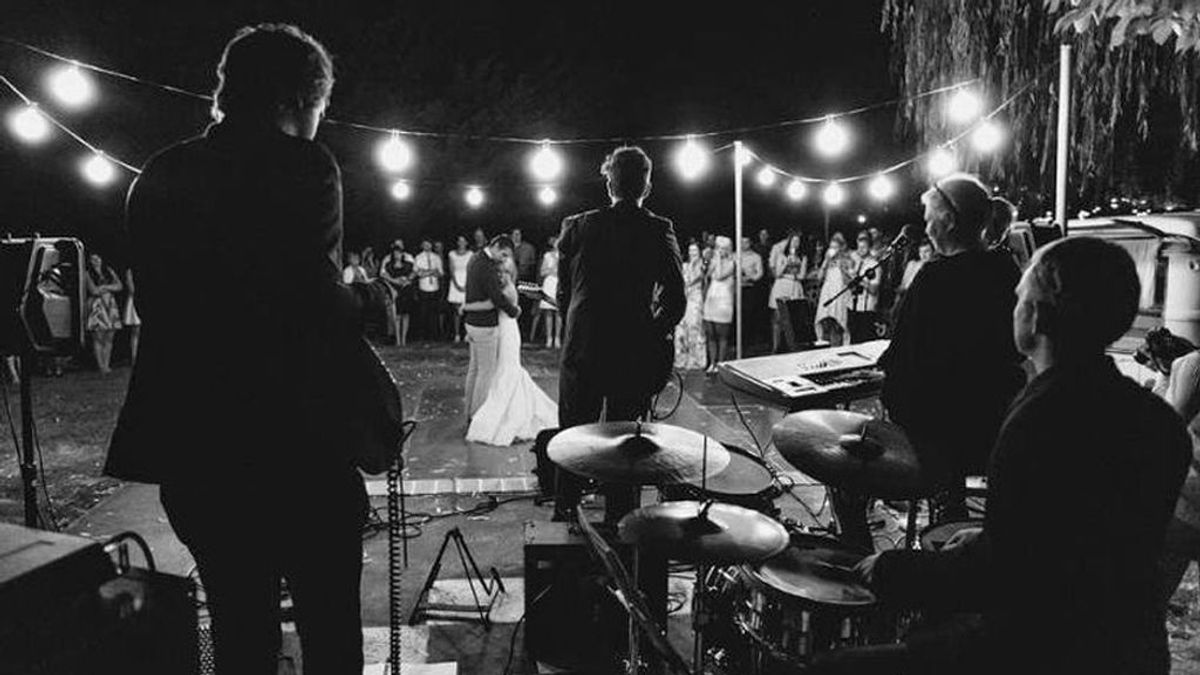 ¿DJ, banda de música o coro? Estas son las mejores opciones si quieres tener música en directo en tu boda.