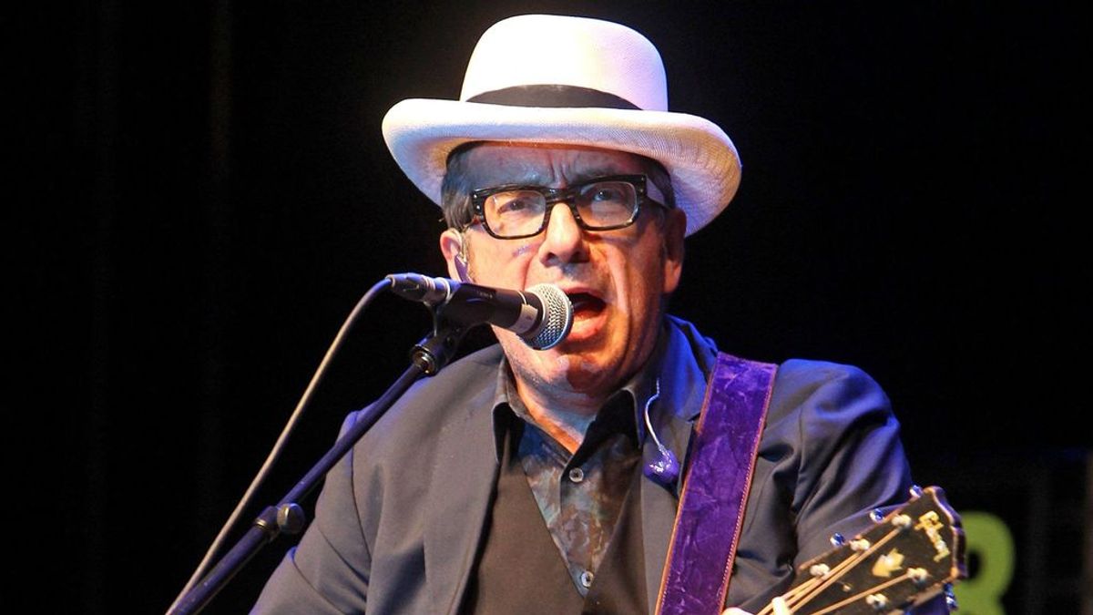Elvis Costello, su nuevo disco y la imposibilidad de presentarlo en directo: "no quiero poner en riesgo a mi madura audiencia" Elvis Costello, su nuevo disco y la imposibilidad de presentarlo en directo: "no quiero poner en riesgo a mi madura audiencia"