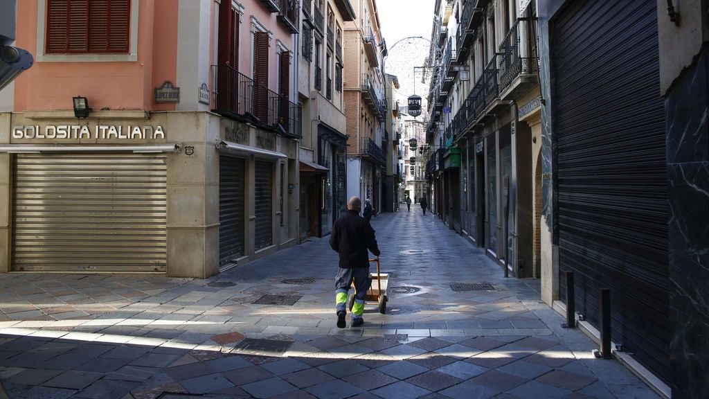 La pandemia cambia la vida de los españoles: de pasar hasta cinco horas fuera de casa a no llegar ni a dos según el CIS La pandemia cambia la vida de los españoles: de pasar hasta cinco horas fuera de casa a no llegar ni a dos según el CIS