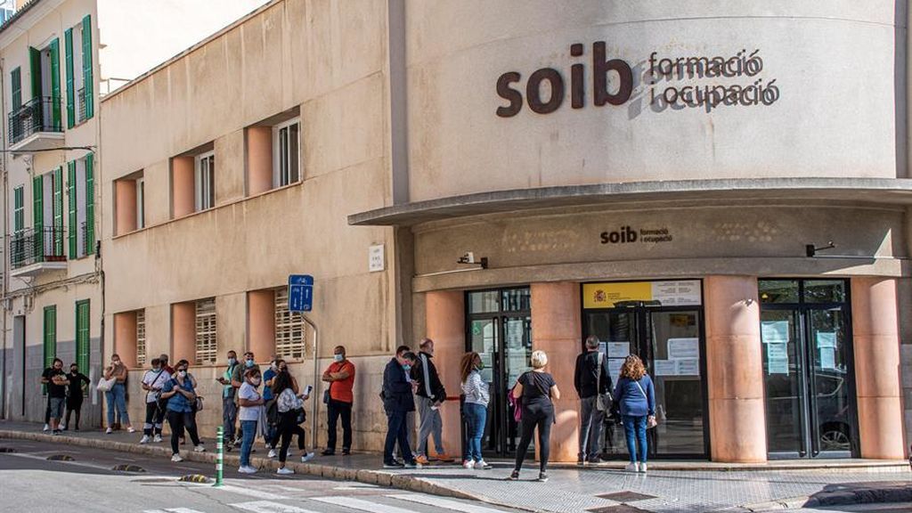 El cambio en los ERTE provoca un nuevo colapso en las oficinas de empleo El cambio en los ERTE provoca un nuevo colapso en las oficinas de empleo