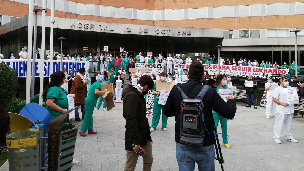 Protesta de sanitarios contra la precariedad de sus contratos y los traslados al hospital de pandemias Protesta de sanitarios contra la precariedad de sus contratos y los traslados al hospital de pandemias