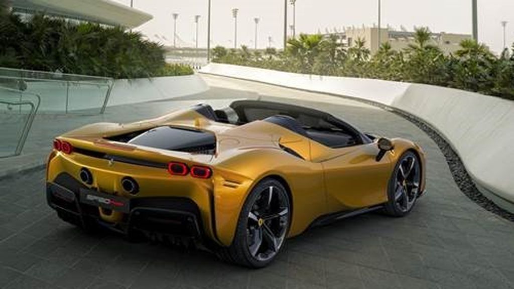 Ferrari SF90 Spider lateral