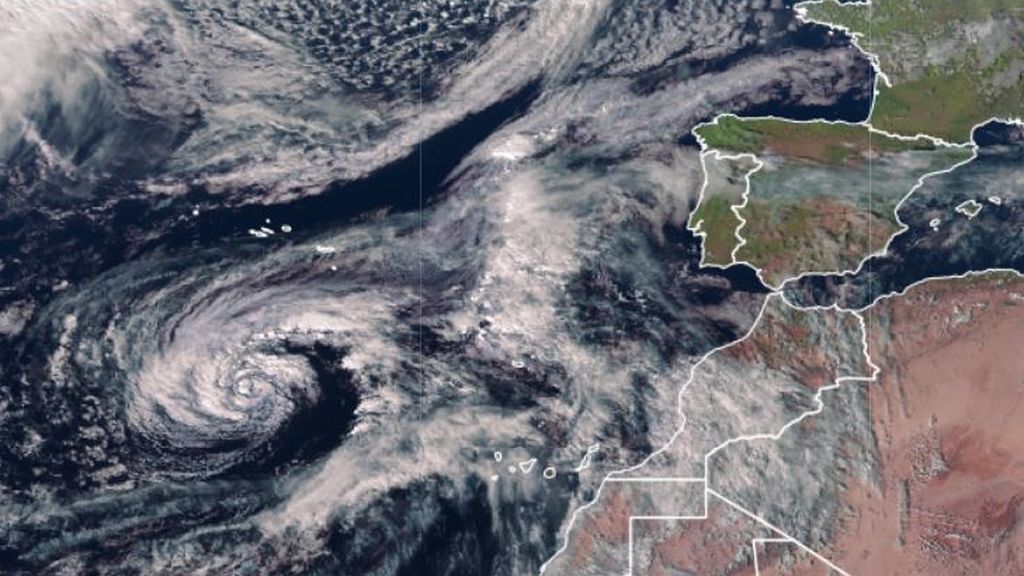Ciclón Theta en Canarias y frente rozando Galicia: el tiempo que nos espera el viernes Ciclón Theta en Canarias y frente rozando Galicia: el tiempo que nos espera el viernes