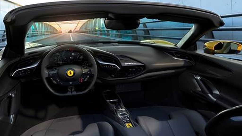 Ferrari SF90 Spider interior