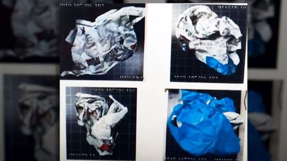Imágenes del sumario del crimen de Castro Urdiales: el cráneo, envuelto con periódicos y una bolsa azul