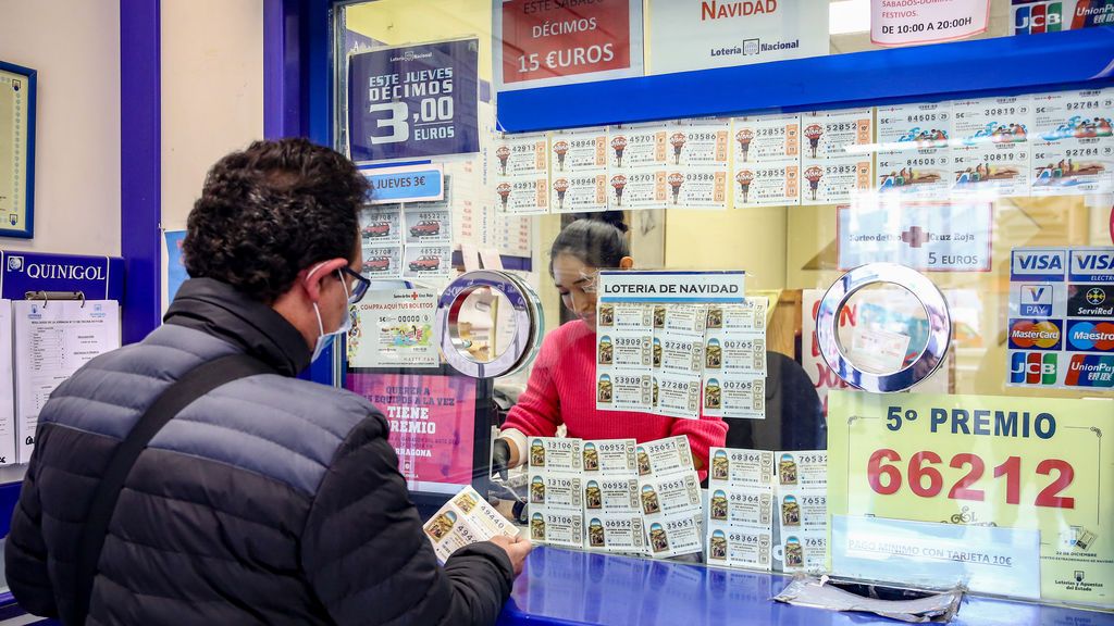 Cada español gastará 65 euros en lotería de Navidad, tres menos que el año pasado Cada español gastará 65 euros en lotería de Navidad, tres menos que el año pasado
