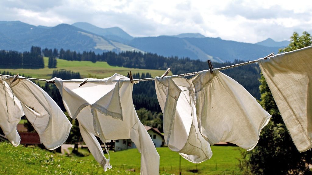 Bicarbonato, vodka o  vinagre, nuestros aliados para eliminar el olor a humedad de la ropa mal secada