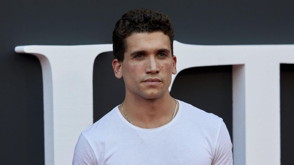 El actor Jaime Lorente entrega su 'Corazón' en su debut como cantante El actor Jaime Lorente entrega su 'Corazón' en su debut como cantante