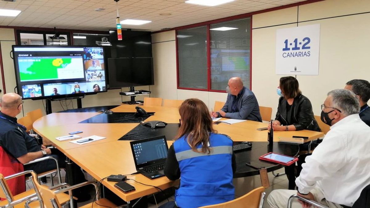 La AEMET advierte que el ciclón tropical Theta rozará la isla canaria de La Palma este sábado La AEMET advierte que el ciclón tropical Theta rozará la isla canaria de La Palma este sábado