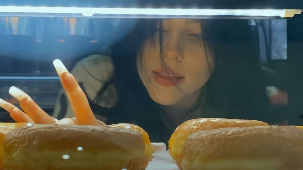 Billie Eilish en su nuevo videoclip