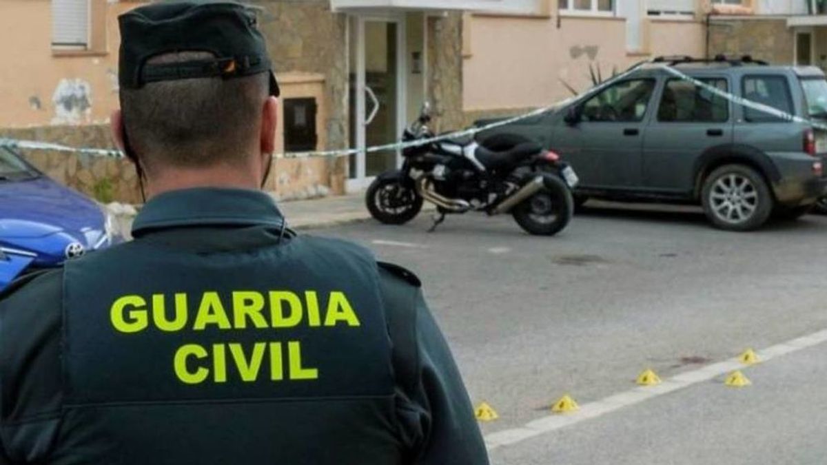 Arrolla con su coche la moto de una mujer de la que tenía una orden de alejamiento y se suicida en Valencia