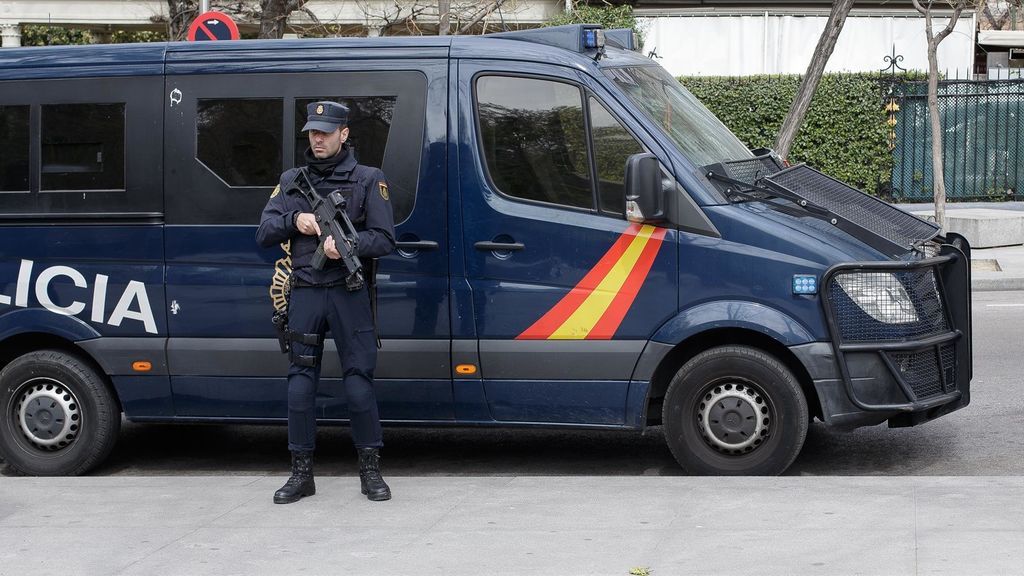 Detenidas dos personas por retener a una pareja en un piso de Sevilla Detenidas dos personas por retener a una pareja en un piso de Sevilla
