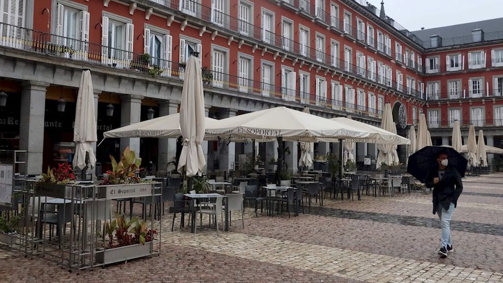 Madrid reduce los casos diarios a 663 y las muertes a 26 pero registra un aumento de las hospitalizaciones Madrid reduce los casos diarios a 663 y las muertes a 26 pero registra un aumento de las hospitalizaciones