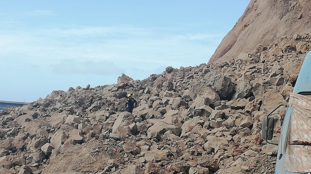 Desactivan la situación de emergencia en La Gomera al no encontrar personas bajo los escombros Desactivan la situación de emergencia en La Gomera al no encontrar personas bajo los escombros