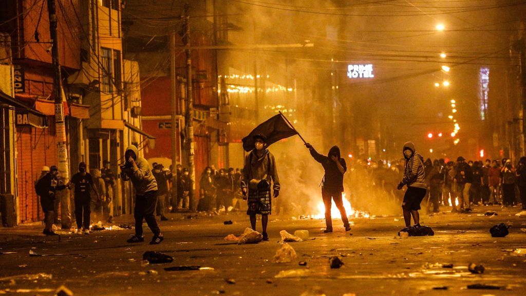 Dos muertos y varios heridos en las protestas contra Merino en Perú