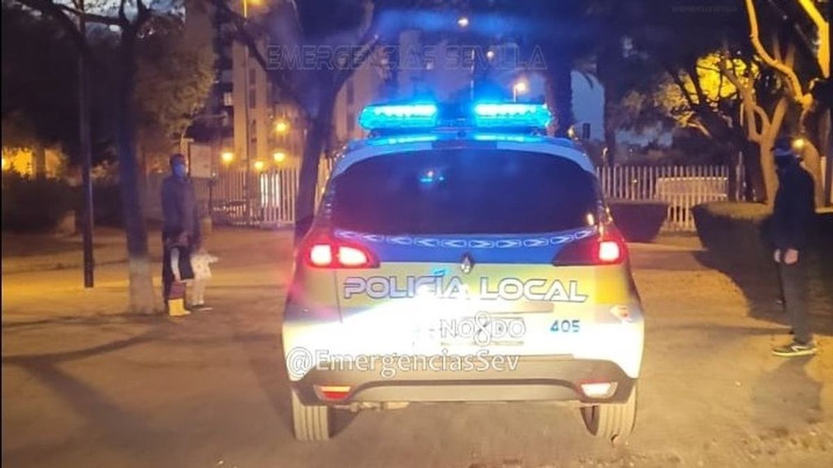 Sevilla cierra el fin de semana con más de 370 denuncias, un centenar por botellón Sevilla cierra el fin de semana con más de 370 denuncias, un centenar por botellón