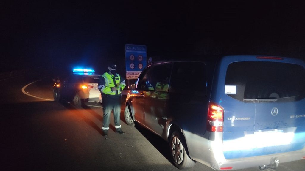 La Guardia Civil le denuncia por conducir borracho y el taxista que va a recogerle triplica la tasa La Guardia Civil le denuncia por conducir borracho y el taxista que va a recogerle triplica la tasa
