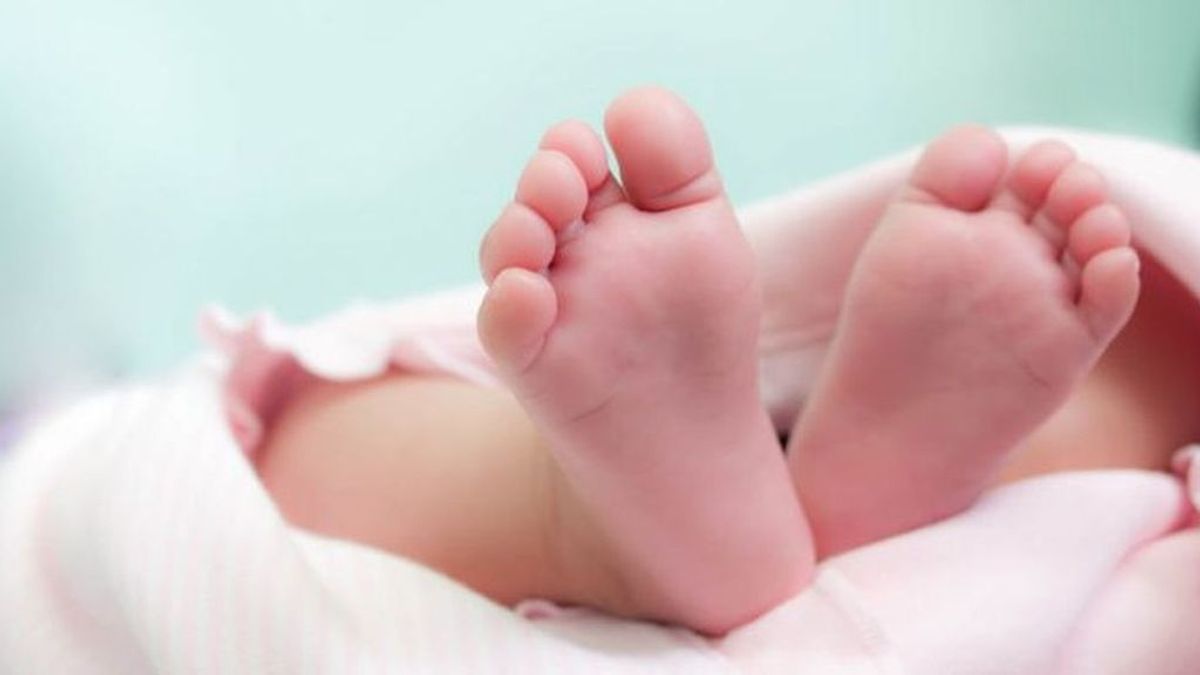 Detenido el padre de una niña de cinco meses que sufrió una fractura cráneo y graves lesiones en Madrid Detenido el padre de una niña de cinco meses que sufrió una fractura cráneo y graves lesiones en Madrid