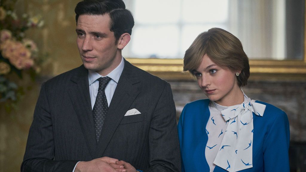 Josh O'Connor (Carlos de Inglaterra) y Emma Corrin (Diana de Gales) en 'The Crown'