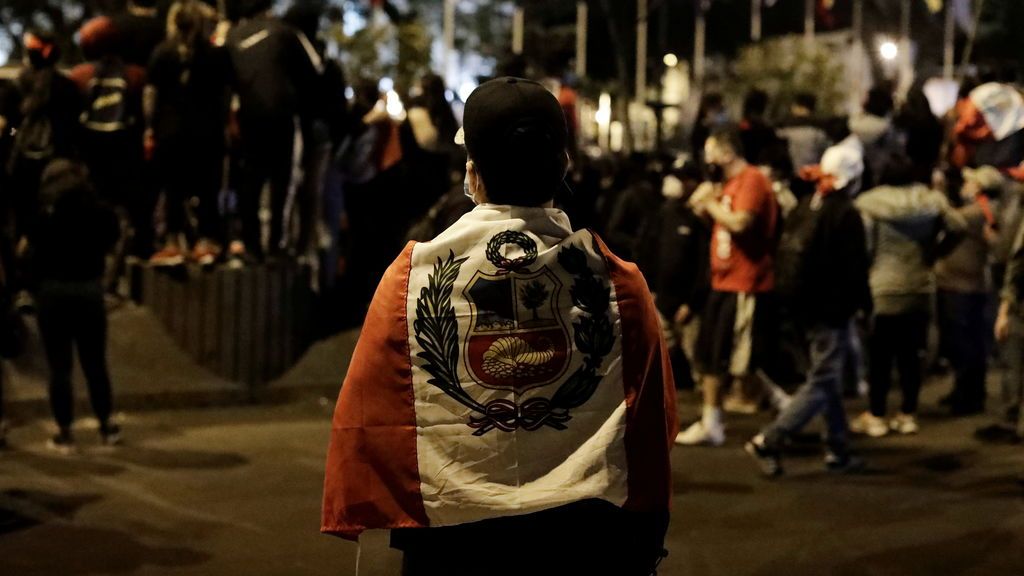 Denuncian al expresidente de Merino y al primer ministro de Perú por la muerte de los dos manifestantes Denuncian al expresidente de Merino y al primer ministro de Perú por la muerte de los dos manifestantes