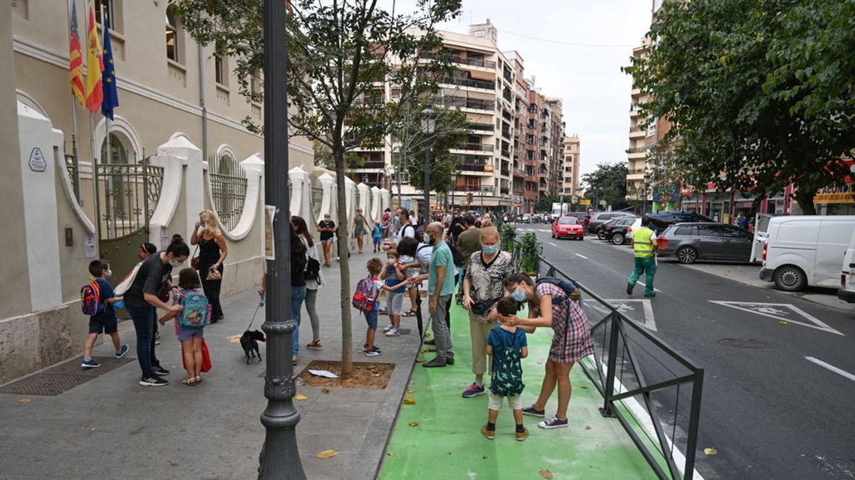 Los alumnos de 3 años del colegio Jaime Balmes de Valencia llevan 10 días confinados y sin realizarse todavía la prueba PCR. Los alumnos de 3 años del colegio Jaime Balmes de Valencia llevan 10 días confinados y sin realizarse todavía la prueba PCR.