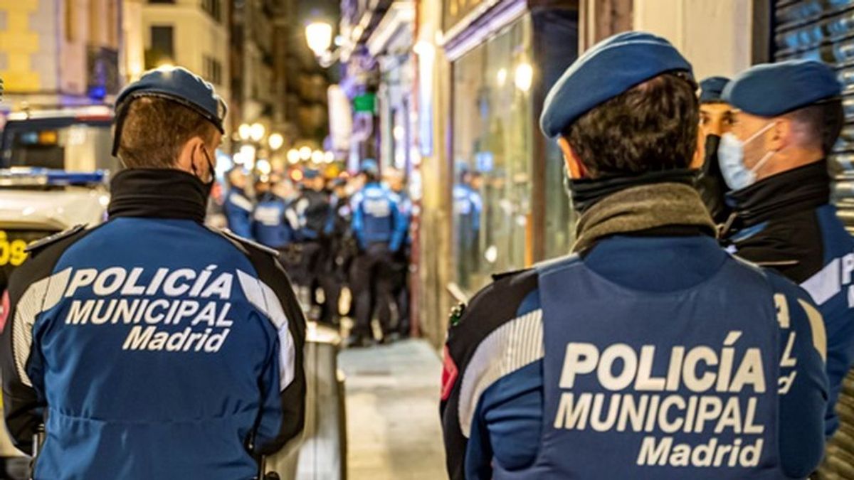 Tres jóvenes detenidos y tres policías heridos en una fiesta ilegal en un sótano del madrileño barrio de Salamanca