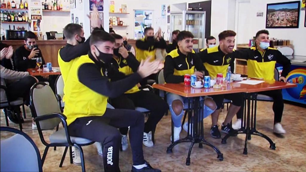 Los jugadores del Cardassar celebran el emparejamiento con el Atlético.