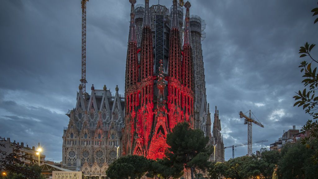 La covid-19 apaga la Sagrada Familia estas navidades: no encenderá su espectáculo de luces La covid-19 apaga la Sagrada Familia estas navidades: no encenderá su espectáculo de luces