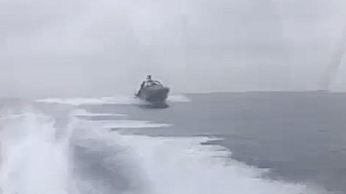 Rozando la tragedia en el Estrecho: tres agentes de aduanas heridos en la persecución  a una narcolancha
