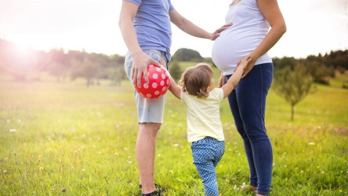 La llegada de un nuevo bebé a casa no es fácil: 5 consejos para explicar a tu hijo que va a tener un hermanito/a.